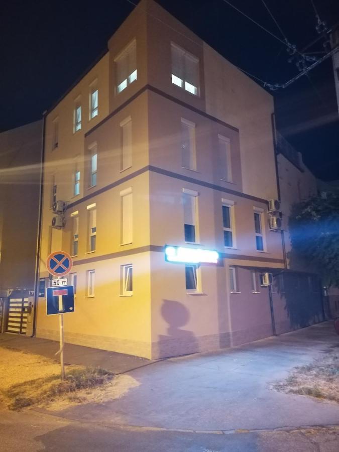Edes Alom Guesthouse Сегед Екстер'єр фото