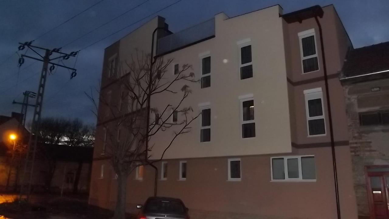 Edes Alom Guesthouse Сегед Екстер'єр фото